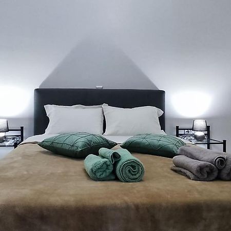 Modern Apartment In إتِيا المظهر الخارجي الصورة