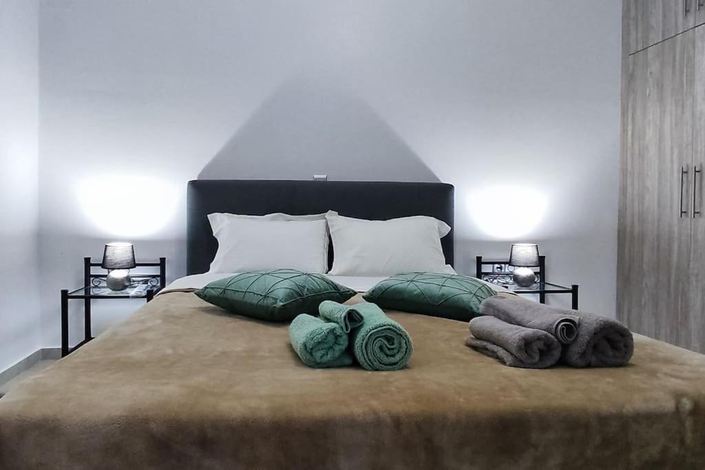 Modern Apartment In إتِيا المظهر الخارجي الصورة