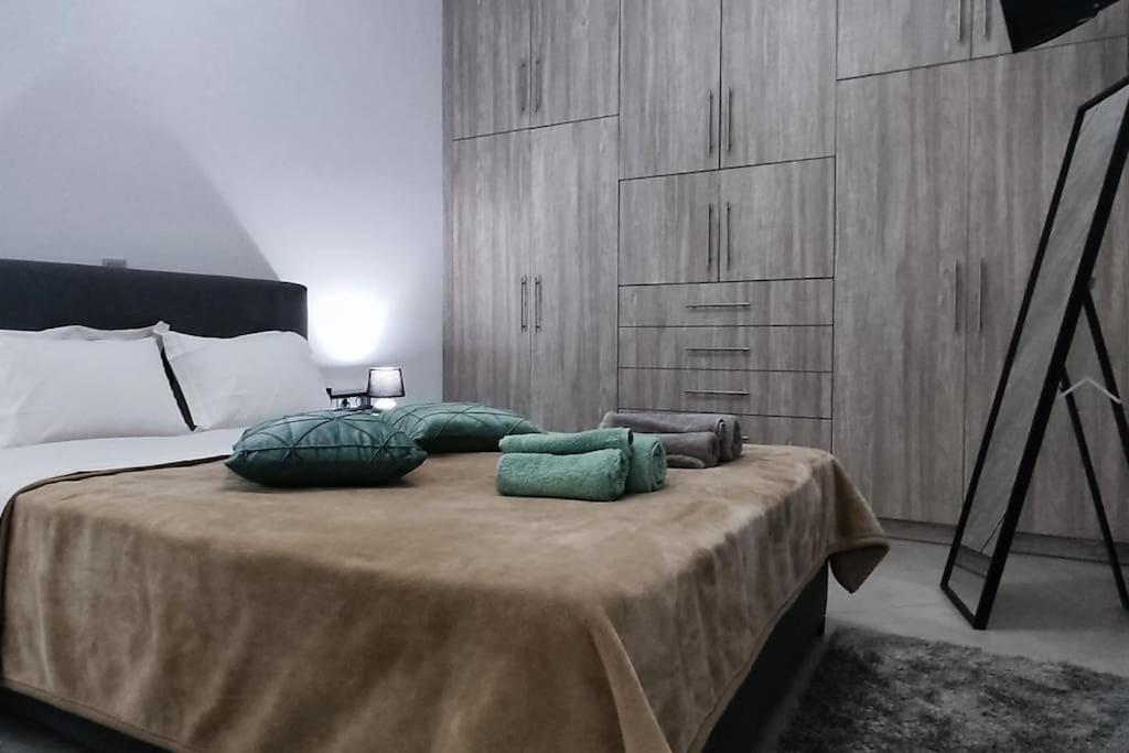 Modern Apartment In إتِيا المظهر الخارجي الصورة