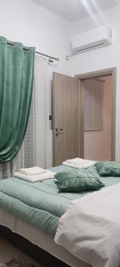 Modern Apartment In إتِيا المظهر الخارجي الصورة