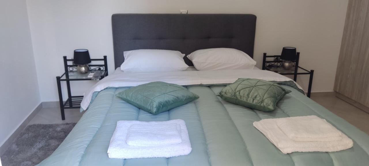 Modern Apartment In إتِيا المظهر الخارجي الصورة